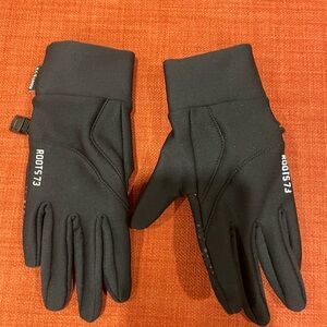 Roots Black Touchscreen Gloves